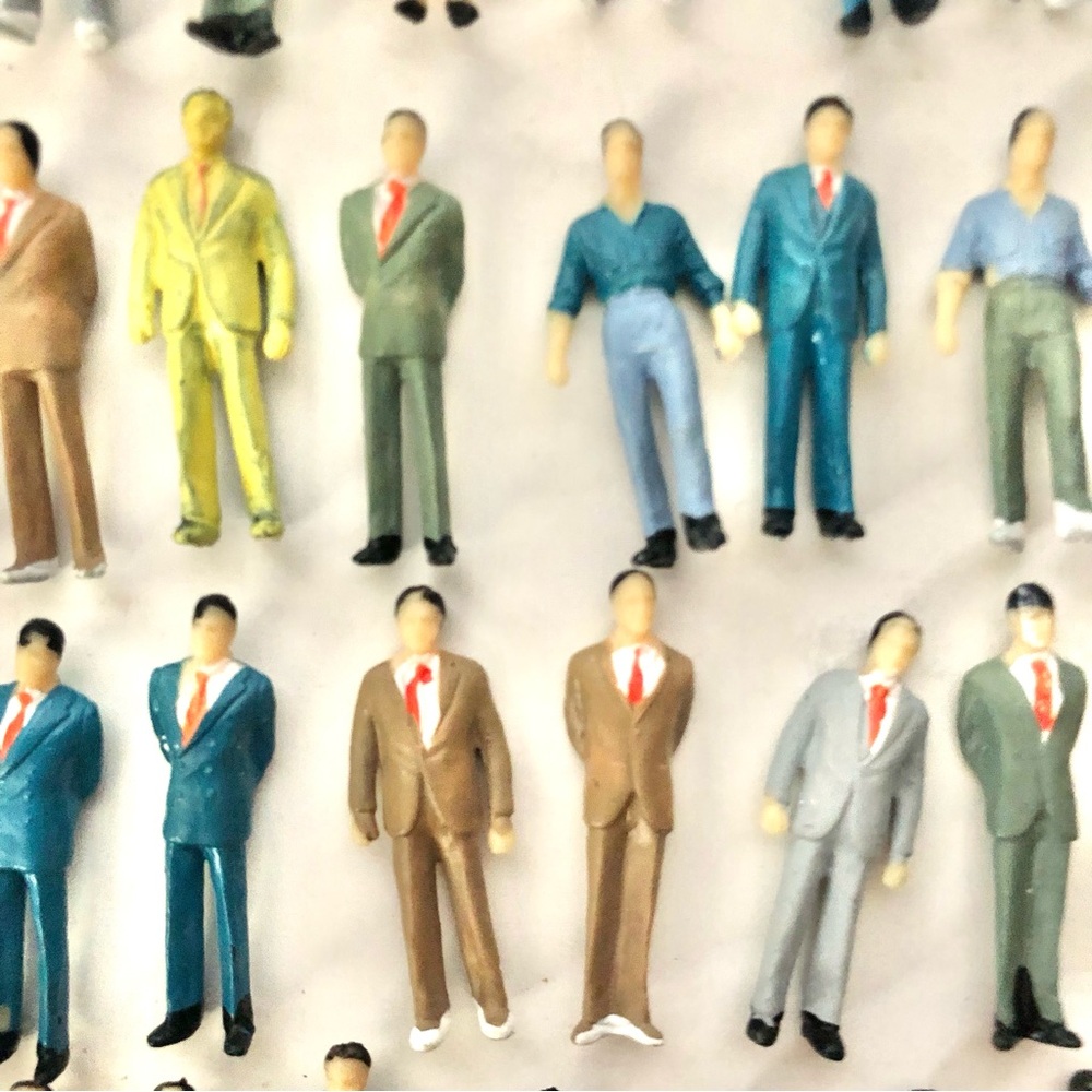 Lot 36 Standing Figures for O Scale Models Painted Miniature People Scale 1:50